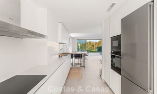 Lujosa villa adosada moderna en venta cerca de todos los servicios en Guadalmina y San Pedro, Marbella 777322 