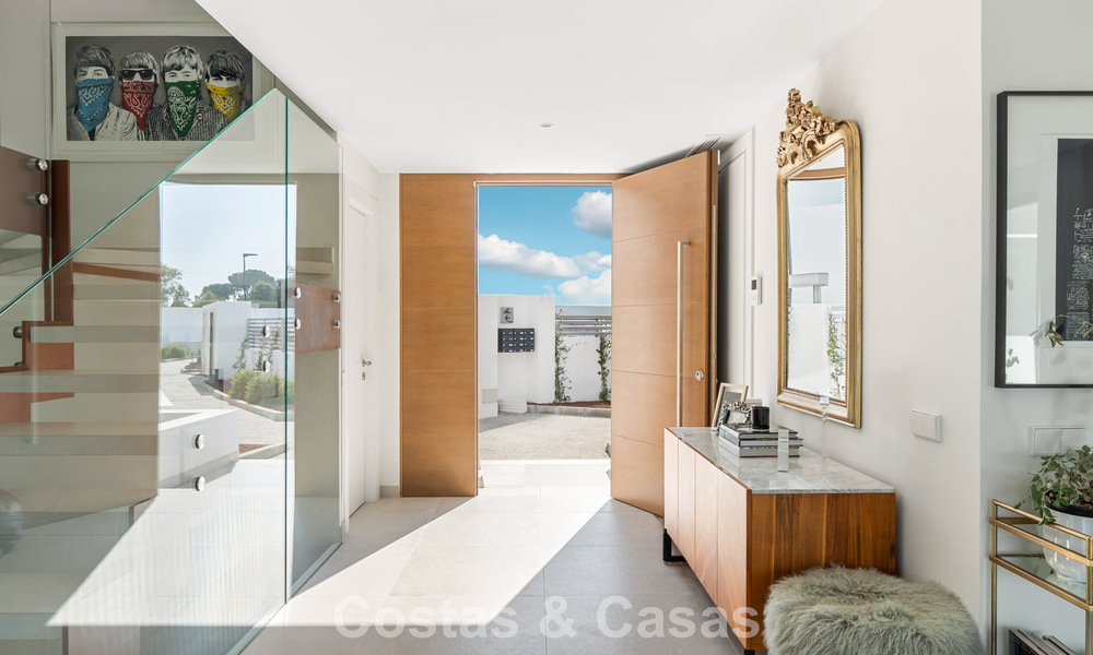 Lujosa villa adosada moderna en venta cerca de todos los servicios en Guadalmina y San Pedro, Marbella 777326