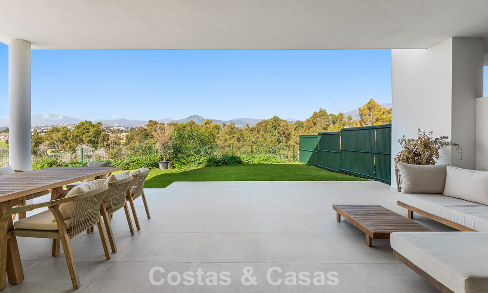 Lujosa villa adosada moderna en venta cerca de todos los servicios en Guadalmina y San Pedro, Marbella 777328