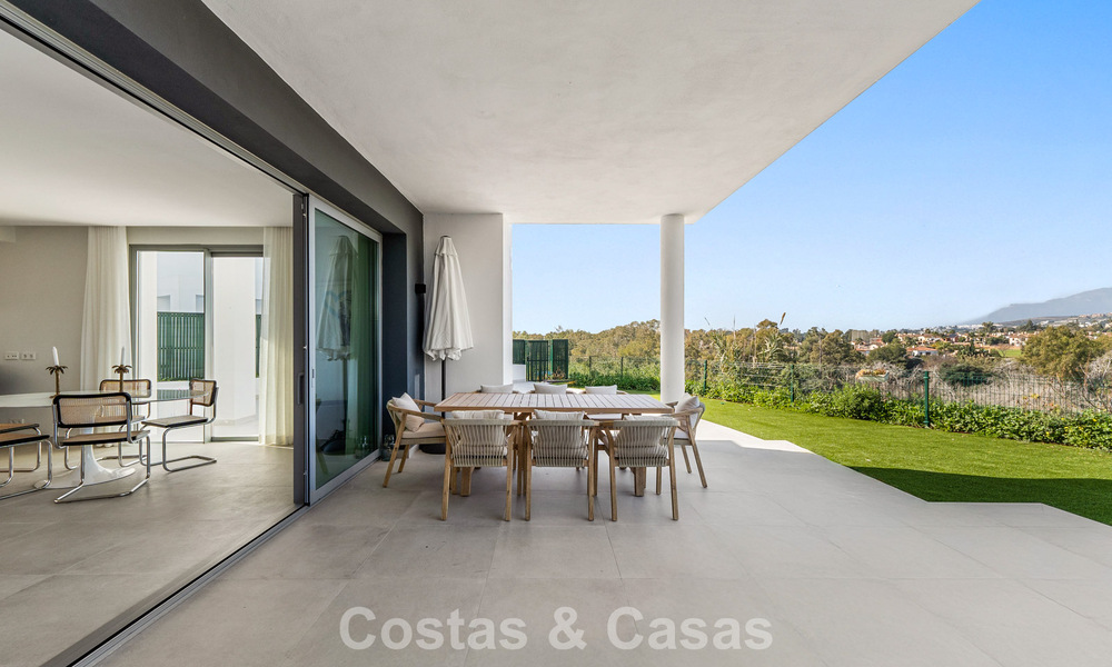 Lujosa villa adosada moderna en venta cerca de todos los servicios en Guadalmina y San Pedro, Marbella 777330