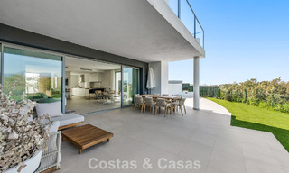 Lujosa villa adosada moderna en venta cerca de todos los servicios en Guadalmina y San Pedro, Marbella 777331 