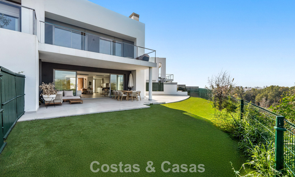 Lujosa villa adosada moderna en venta cerca de todos los servicios en Guadalmina y San Pedro, Marbella 777332