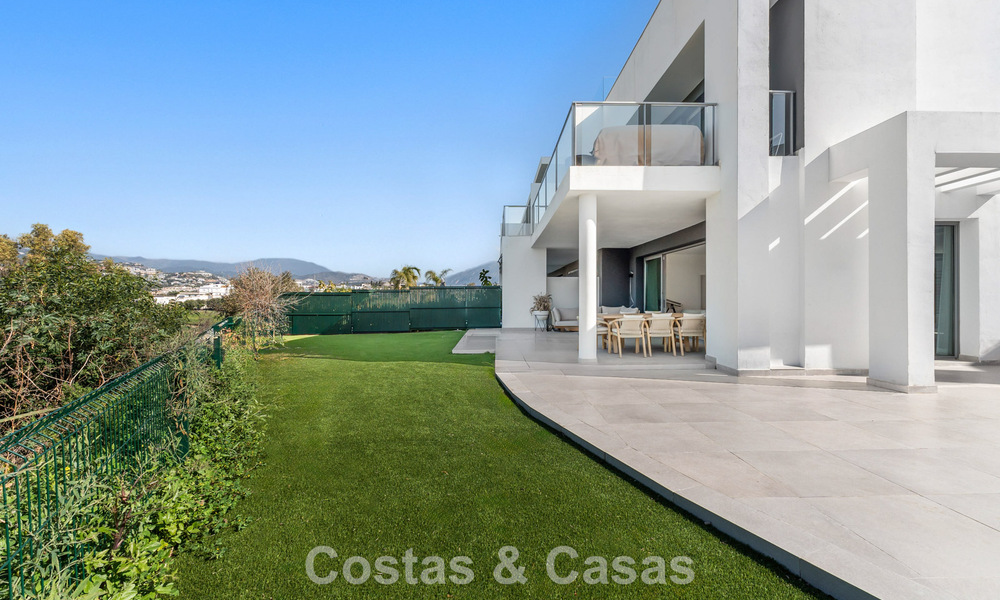 Lujosa villa adosada moderna en venta cerca de todos los servicios en Guadalmina y San Pedro, Marbella 777335