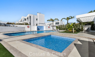 Lujosa villa adosada moderna en venta cerca de todos los servicios en Guadalmina y San Pedro, Marbella 777339 