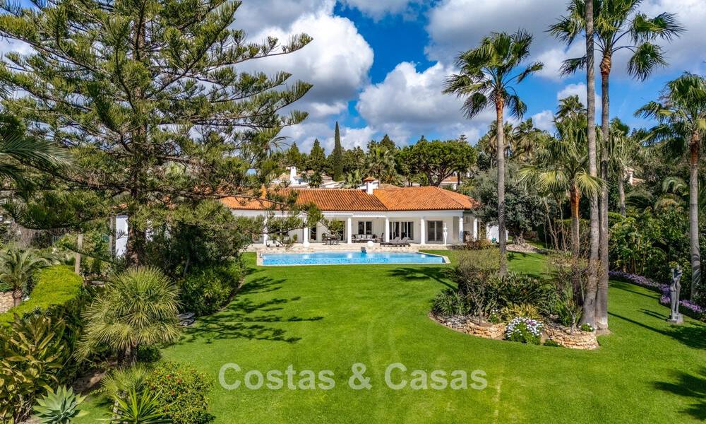 Amplia villa familiar de 4 dormitorios con vistas al mar en venta en una codiciada zona residencial en Marbella Este 777249