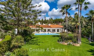 Amplia villa familiar de 4 dormitorios con vistas al mar en venta en una codiciada zona residencial en Marbella Este 777249 