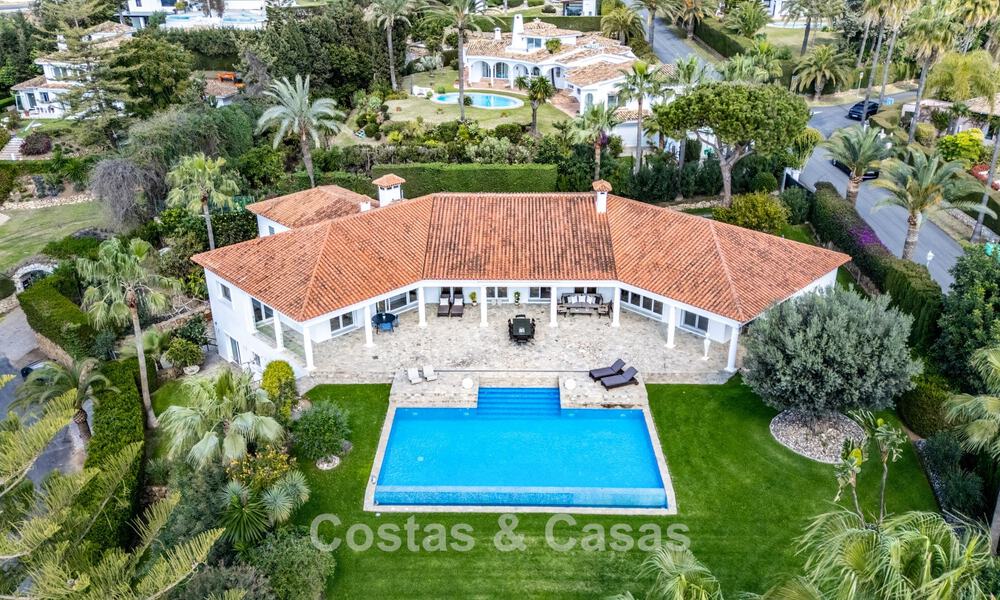Amplia villa familiar de 4 dormitorios con vistas al mar en venta en una codiciada zona residencial en Marbella Este 777250