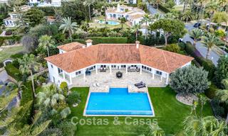 Amplia villa familiar de 4 dormitorios con vistas al mar en venta en una codiciada zona residencial en Marbella Este 777250 
