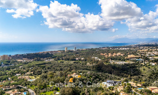 Amplia villa familiar de 4 dormitorios con vistas al mar en venta en una codiciada zona residencial en Marbella Este 777253 