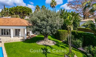 Amplia villa familiar de 4 dormitorios con vistas al mar en venta en una codiciada zona residencial en Marbella Este 777256 