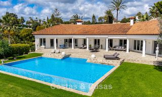 Amplia villa familiar de 4 dormitorios con vistas al mar en venta en una codiciada zona residencial en Marbella Este 777257 