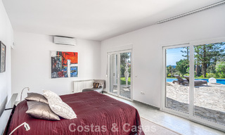 Amplia villa familiar de 4 dormitorios con vistas al mar en venta en una codiciada zona residencial en Marbella Este 777258 