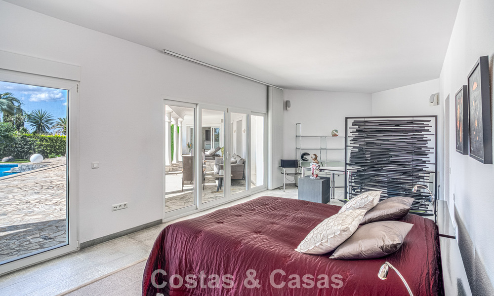 Amplia villa familiar de 4 dormitorios con vistas al mar en venta en una codiciada zona residencial en Marbella Este 777259