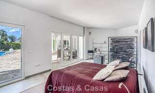 Amplia villa familiar de 4 dormitorios con vistas al mar en venta en una codiciada zona residencial en Marbella Este 777259 