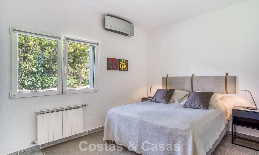 Amplia villa familiar de 4 dormitorios con vistas al mar en venta en una codiciada zona residencial en Marbella Este 777263
