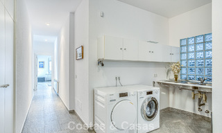 Amplia villa familiar de 4 dormitorios con vistas al mar en venta en una codiciada zona residencial en Marbella Este 777267 