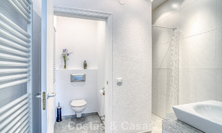 Amplia villa familiar de 4 dormitorios con vistas al mar en venta en una codiciada zona residencial en Marbella Este 777269 