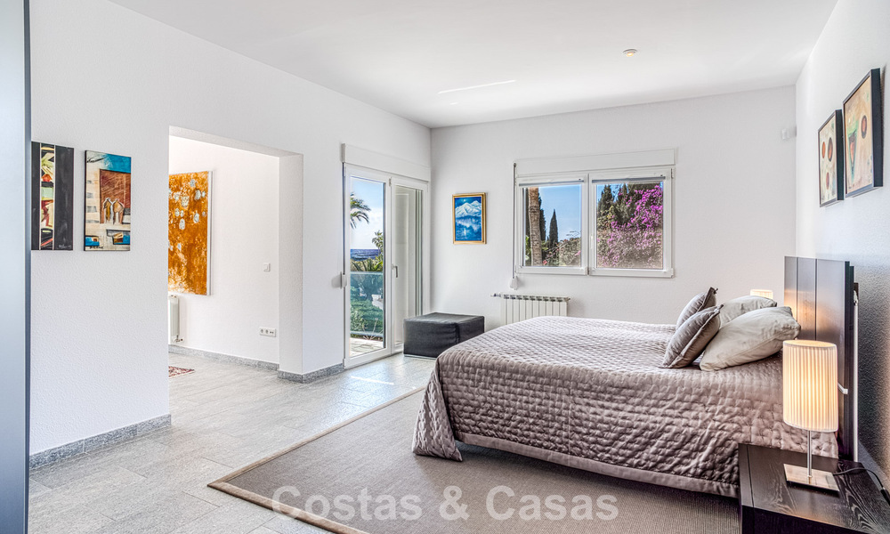 Amplia villa familiar de 4 dormitorios con vistas al mar en venta en una codiciada zona residencial en Marbella Este 777270