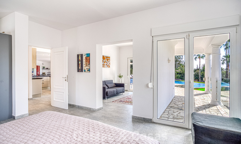 Amplia villa familiar de 4 dormitorios con vistas al mar en venta en una codiciada zona residencial en Marbella Este 777271