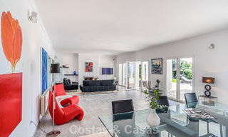 Amplia villa familiar de 4 dormitorios con vistas al mar en venta en una codiciada zona residencial en Marbella Este 777278 