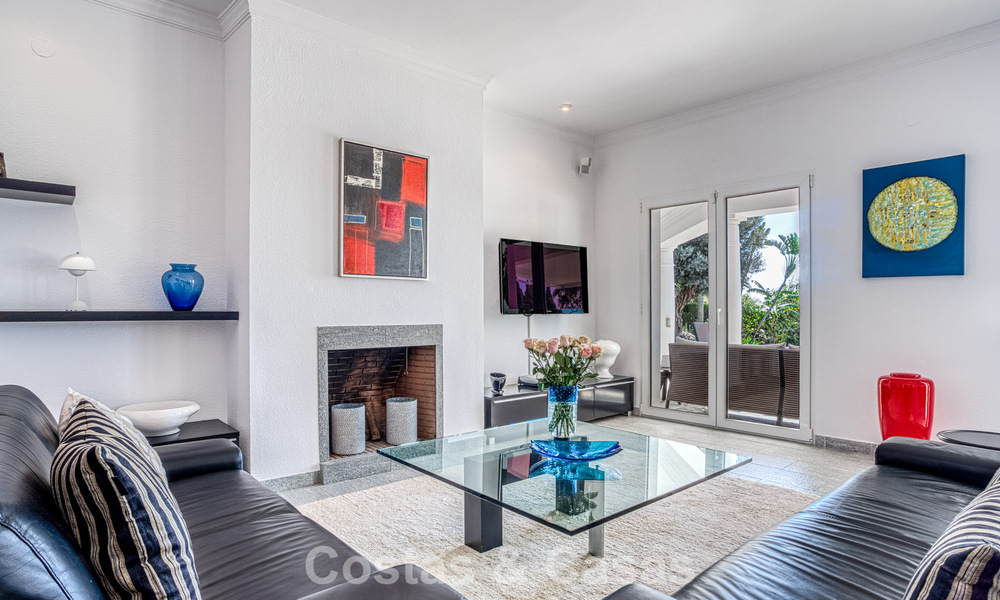 Amplia villa familiar de 4 dormitorios con vistas al mar en venta en una codiciada zona residencial en Marbella Este 777282
