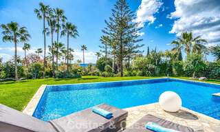 Amplia villa familiar de 4 dormitorios con vistas al mar en venta en una codiciada zona residencial en Marbella Este 777285 