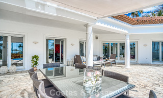 Amplia villa familiar de 4 dormitorios con vistas al mar en venta en una codiciada zona residencial en Marbella Este 777287 