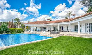 Amplia villa familiar de 4 dormitorios con vistas al mar en venta en una codiciada zona residencial en Marbella Este 777289 