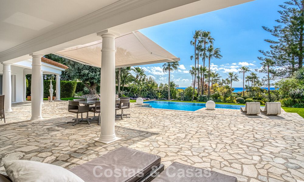 Amplia villa familiar de 4 dormitorios con vistas al mar en venta en una codiciada zona residencial en Marbella Este 777291