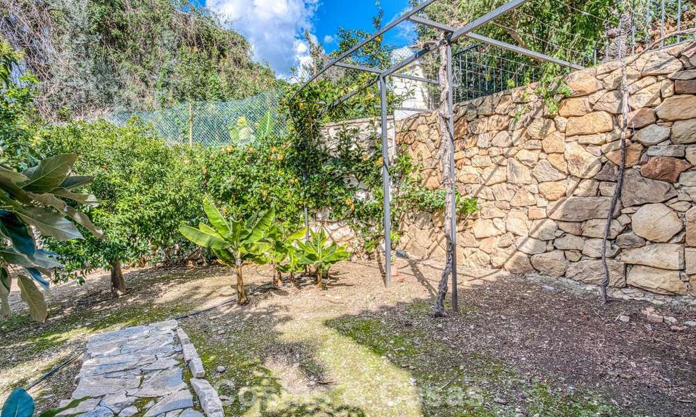 Amplia villa familiar de 4 dormitorios con vistas al mar en venta en una codiciada zona residencial en Marbella Este 777293