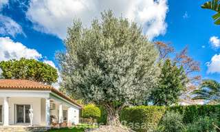 Amplia villa familiar de 4 dormitorios con vistas al mar en venta en una codiciada zona residencial en Marbella Este 777297 