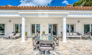Amplia villa familiar de 4 dormitorios con vistas al mar en venta en una codiciada zona residencial en Marbella Este 777298 