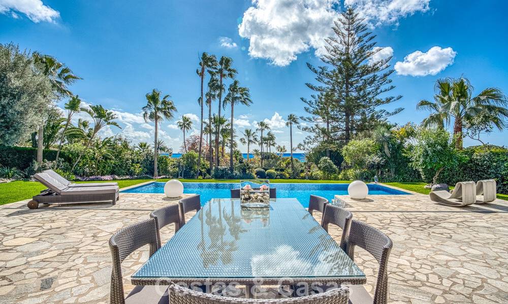 Amplia villa familiar de 4 dormitorios con vistas al mar en venta en una codiciada zona residencial en Marbella Este 777299