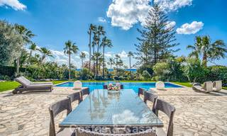 Amplia villa familiar de 4 dormitorios con vistas al mar en venta en una codiciada zona residencial en Marbella Este 777299 