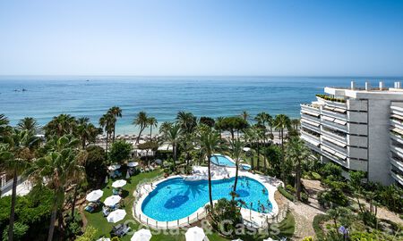 Apartamento de lujo reformado en venta en Gran Marbella en primera línea de playa en la Milla de Oro / Marbella Centro 777189
