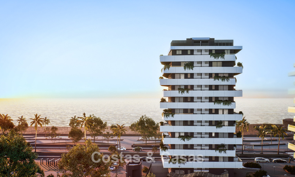 6 lujosos áticos dúplex con vistas abiertas al mar en venta directamente en el paseo marítimo de Málaga centro 777528