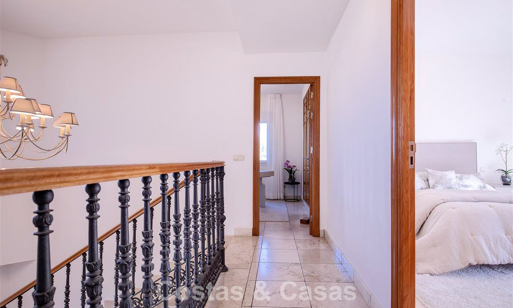 Villa mediterránea en venta a poca distancia de la playa y los servicios en Guadalmina Baja - San Pedro, Marbella 777471