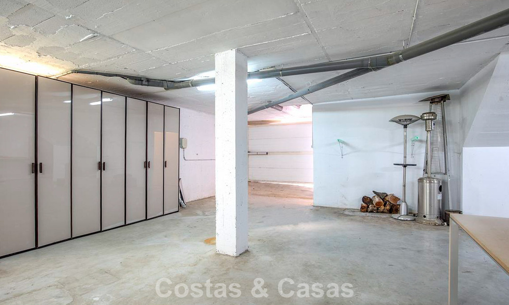 Villa mediterránea en venta a poca distancia de la playa y los servicios en Guadalmina Baja - San Pedro, Marbella 777475