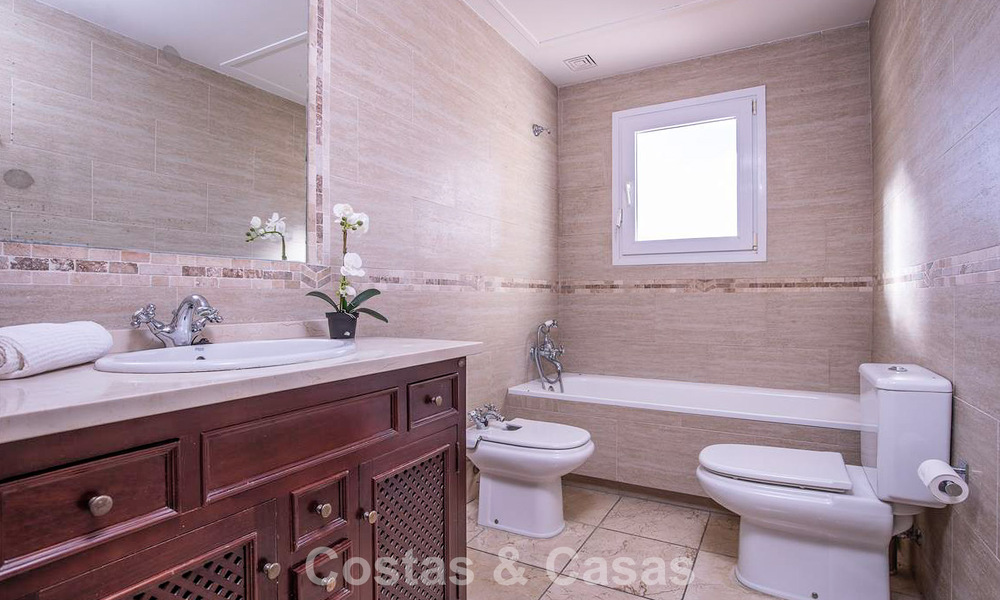 Villa mediterránea en venta a poca distancia de la playa y los servicios en Guadalmina Baja - San Pedro, Marbella 777476