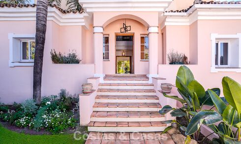 Villa mediterránea en venta a poca distancia de la playa y los servicios en Guadalmina Baja - San Pedro, Marbella 777477