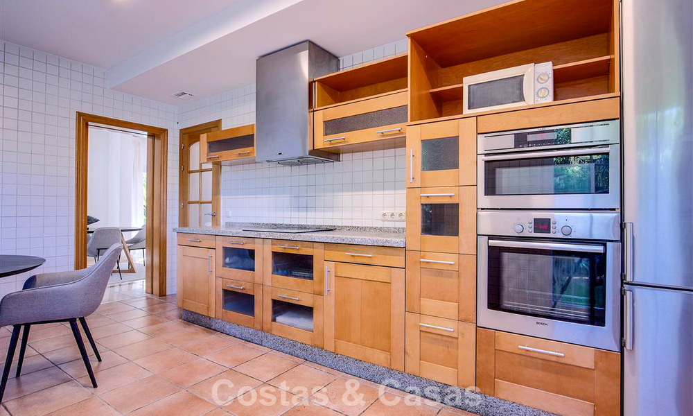Villa mediterránea en venta a poca distancia de la playa y los servicios en Guadalmina Baja - San Pedro, Marbella 777478