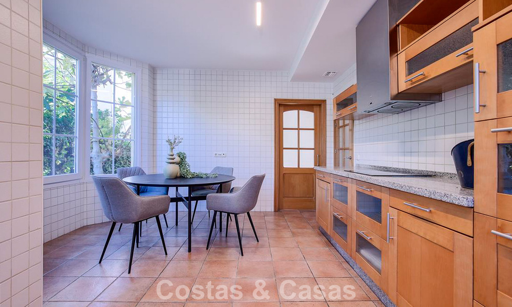 Villa mediterránea en venta a poca distancia de la playa y los servicios en Guadalmina Baja - San Pedro, Marbella 777482