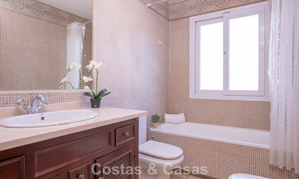 Villa mediterránea en venta a poca distancia de la playa y los servicios en Guadalmina Baja - San Pedro, Marbella 777487
