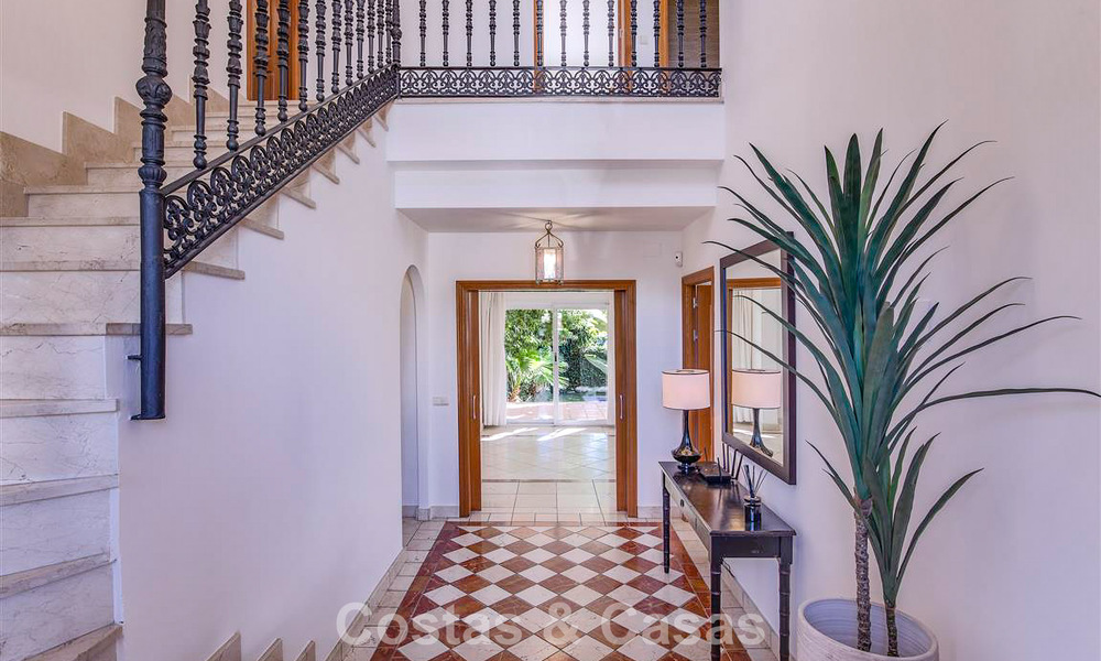 Villa mediterránea en venta a poca distancia de la playa y los servicios en Guadalmina Baja - San Pedro, Marbella 777489