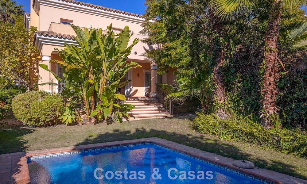 Villa mediterránea en venta a poca distancia de la playa y los servicios en Guadalmina Baja - San Pedro, Marbella 777493