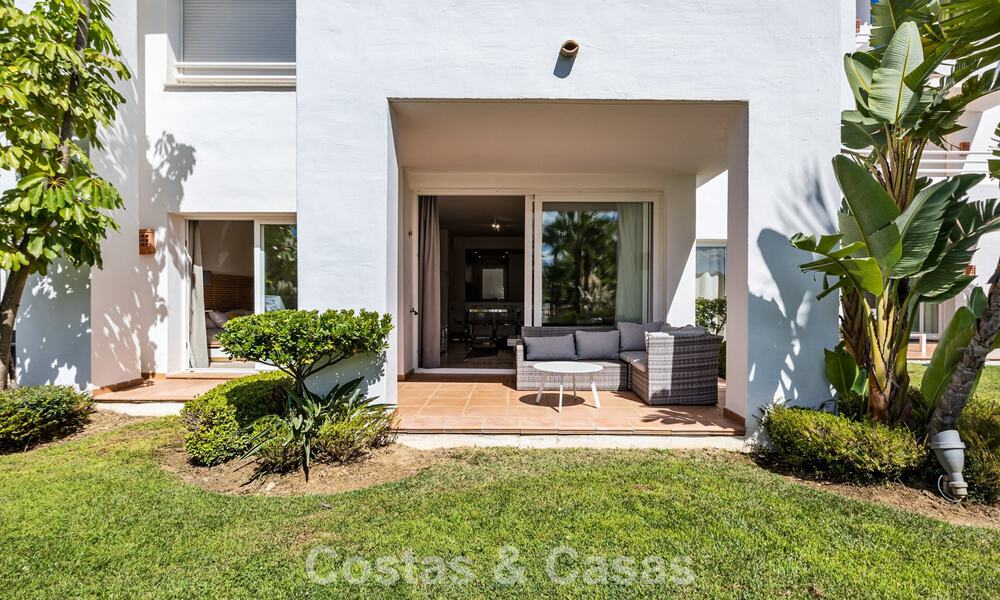 Apartamento con jardín en venta en un complejo exclusivo cerca de una gran laguna azul en la Costa del Sol 777429