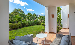 Apartamento con jardín en venta en un complejo exclusivo cerca de una gran laguna azul en la Costa del Sol 777430 