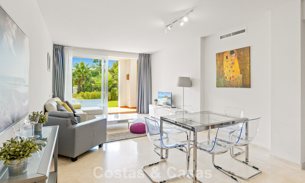 Apartamento con jardín en venta en un complejo exclusivo cerca de una gran laguna azul en la Costa del Sol 777433
