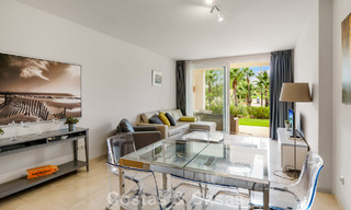 Apartamento con jardín en venta en un complejo exclusivo cerca de una gran laguna azul en la Costa del Sol 777435 