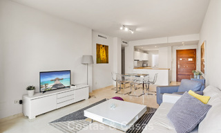 Apartamento con jardín en venta en un complejo exclusivo cerca de una gran laguna azul en la Costa del Sol 777436 